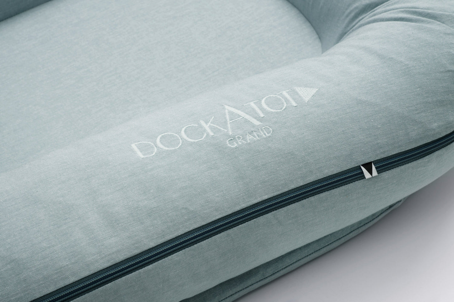 DockATot® Grand Dock - Marine Chambray